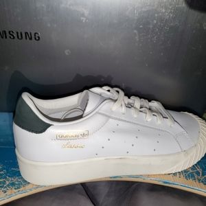 White sneakers adidas classic